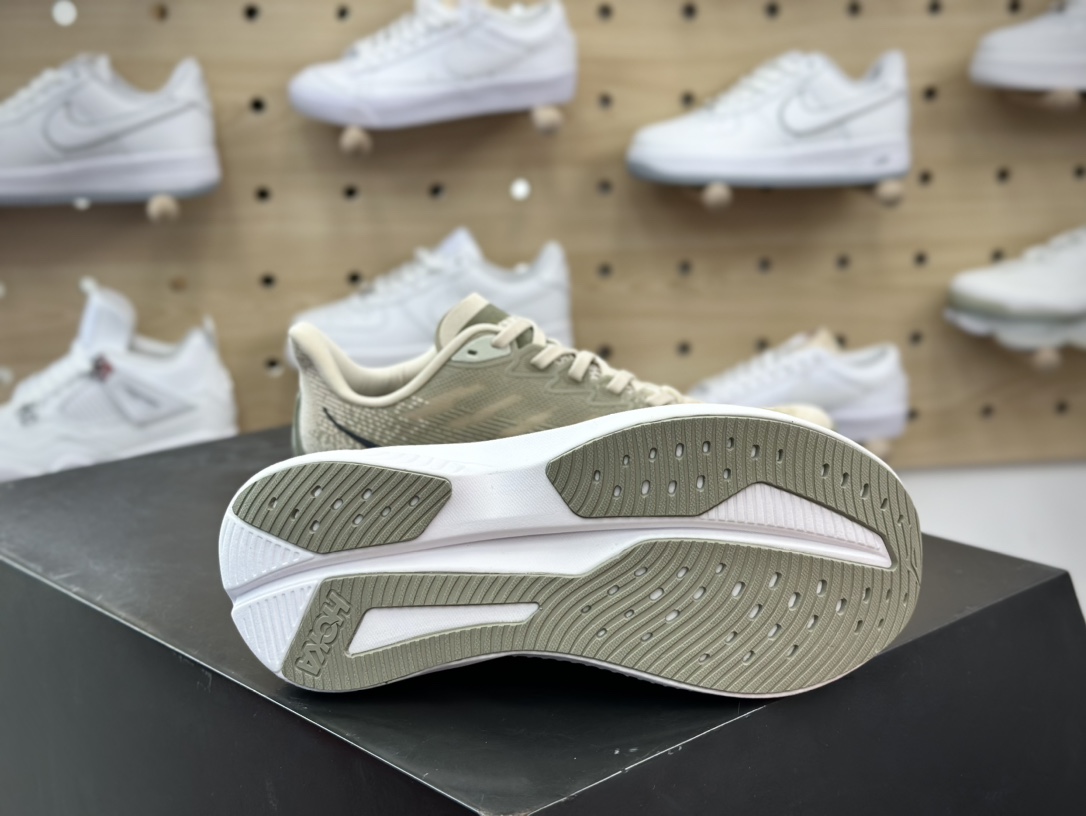 200 Hoka One One Mach 6 Low 马赫6代系列低帮慢跑鞋“网织燕麦黄白”1147790/OKB