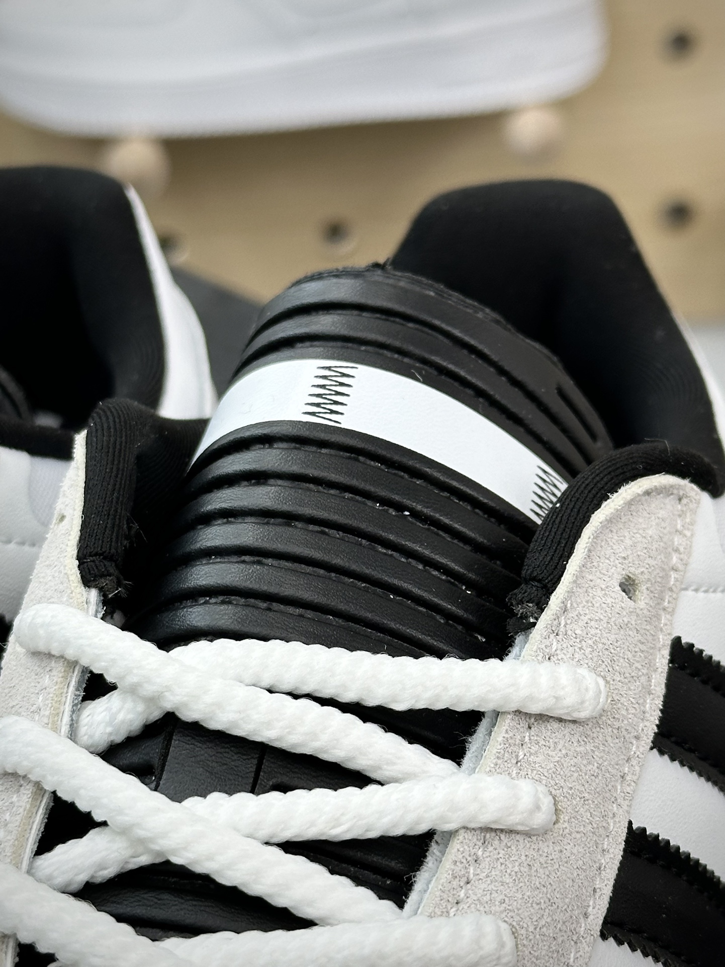 160 Bad Bunny x Adidas Gazelle Indoor Trainers ”Benito”羚羊板鞋“联名白黑浅灰变形鞋头”IF9735
