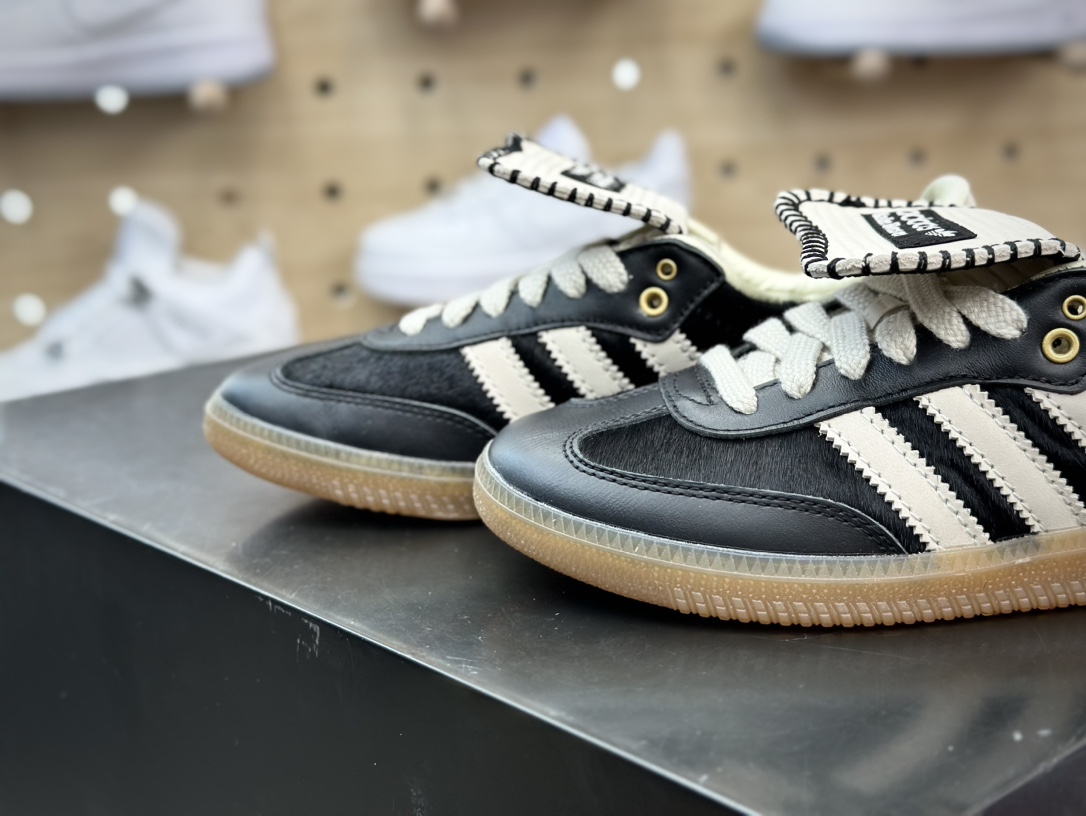 220 Adidas Originals Samba Classic”Black Pony”桑巴舞板鞋“联名黑米白马毛生胶底”IE0580