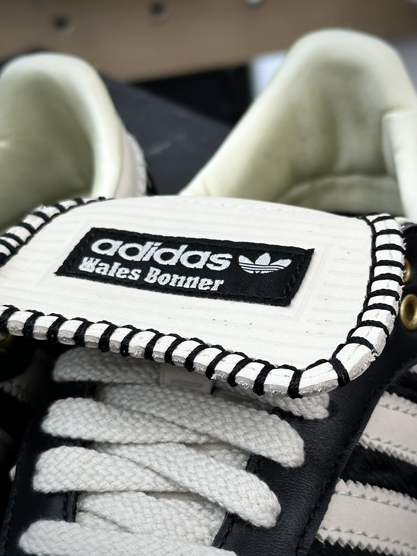220 Adidas Originals Samba Classic”Black Pony”桑巴舞板鞋“联名黑米白马毛生胶底”IE0580
