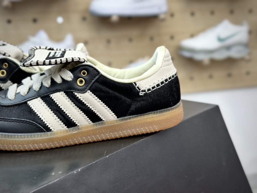 220 Adidas Originals Samba Classic”Black Pony”桑巴舞板鞋“联名黑米白马毛生胶底”IE0580