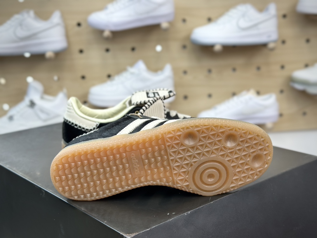 220 Adidas Originals Samba Classic”Black Pony”桑巴舞板鞋“联名黑米白马毛生胶底”IE0580