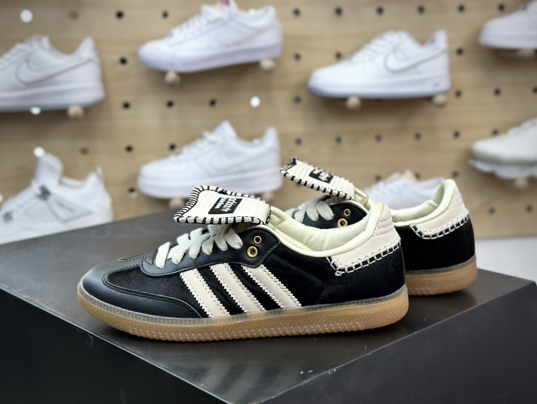 220 Adidas Originals Samba Classic”Black Pony”桑巴舞板鞋“联名黑米白马毛生胶底”IE0580