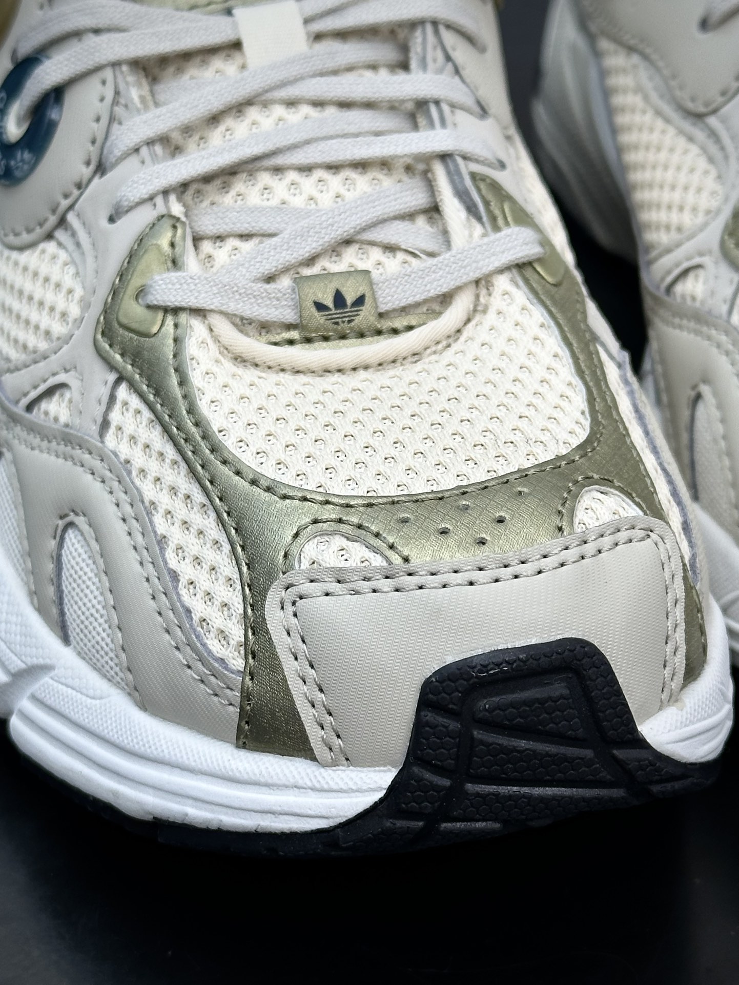 220 阿迪达斯Adidas Originals Astir”Cclear Brown/White/Gold Metallic”慢跑鞋“米棕金海军蓝”GZ3571