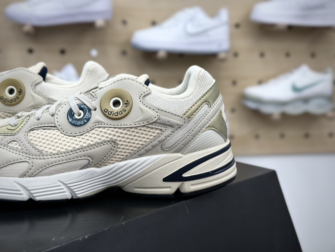 220 阿迪达斯Adidas Originals Astir”Cclear Brown/White/Gold Metallic”慢跑鞋“米棕金海军蓝”GZ3571