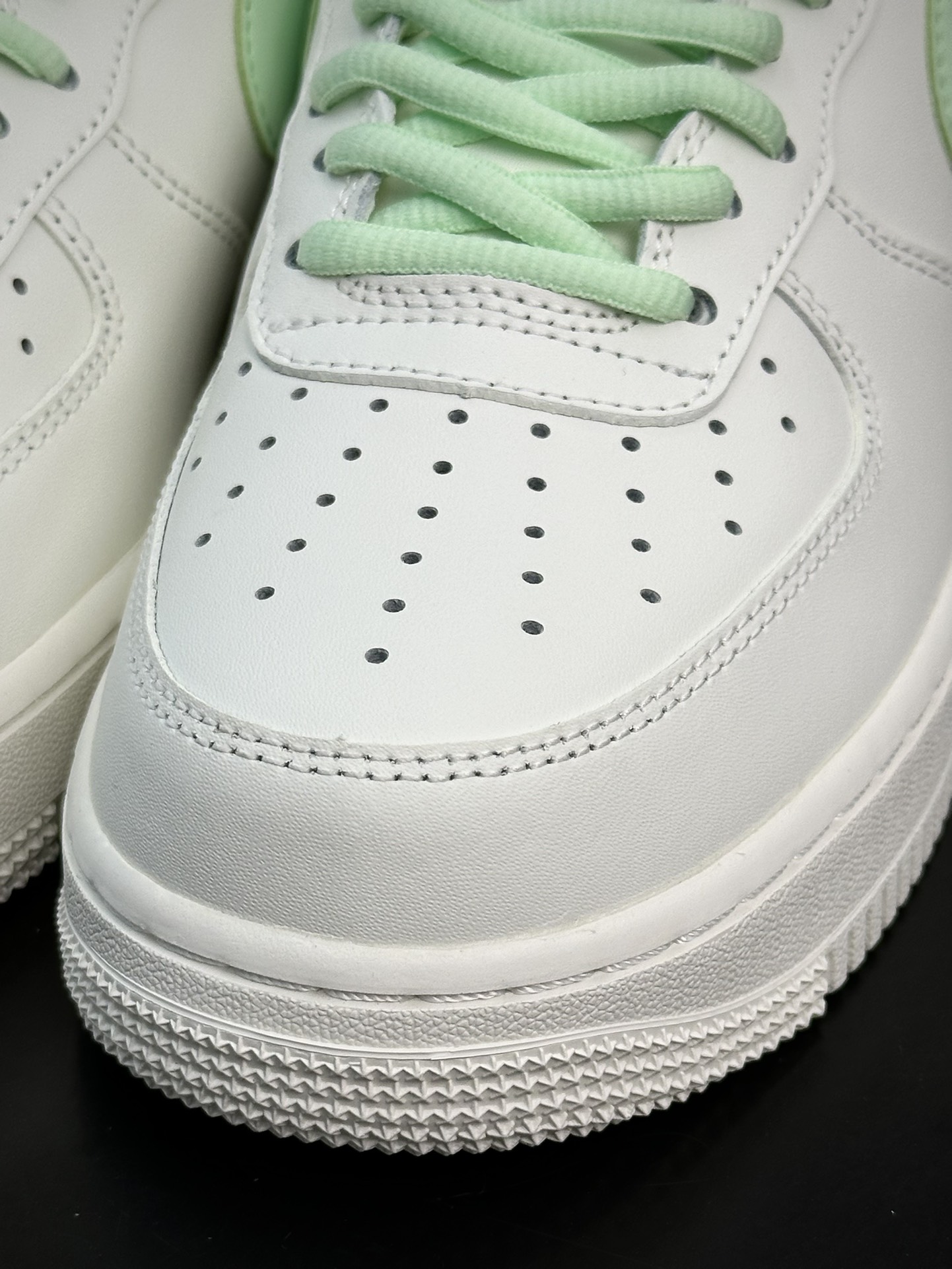 200 耐克Nike Air Force 1’07 Low”Beige White/Vanilla Green”空军一号板鞋“皮革米白香草绿”CQ5059-223