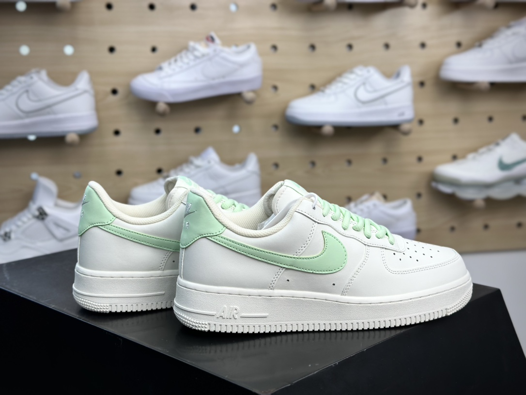 200 耐克Nike Air Force 1’07 Low”Beige White/Vanilla Green”空军一号板鞋“皮革米白香草绿”CQ5059-223