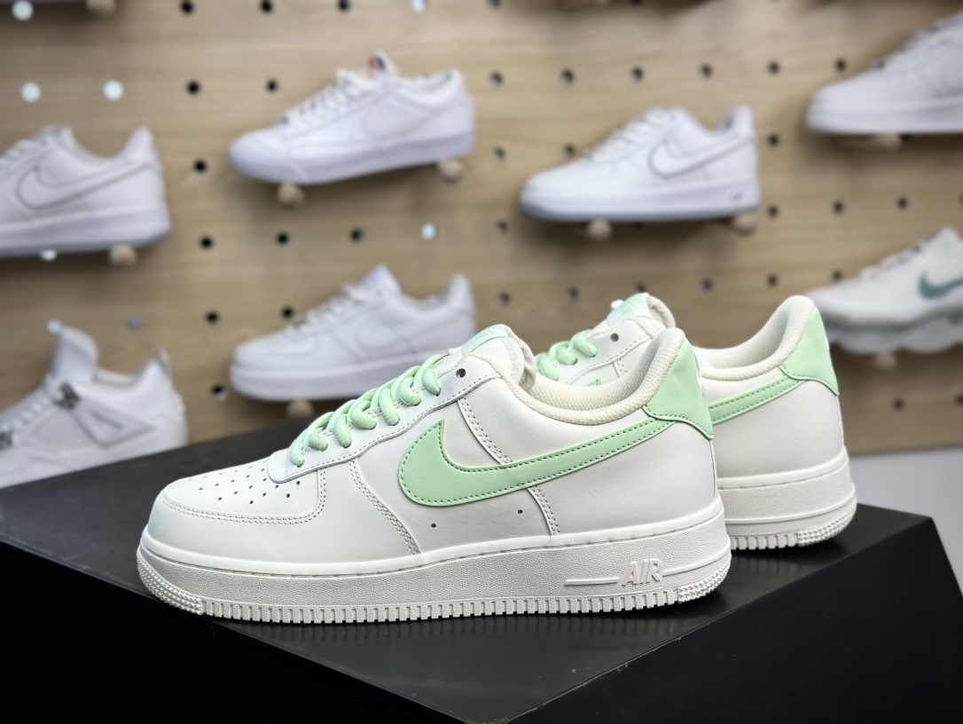 200 耐克Nike Air Force 1’07 Low”Beige White/Vanilla Green”空军一号板鞋“皮革米白香草绿”CQ5059-223