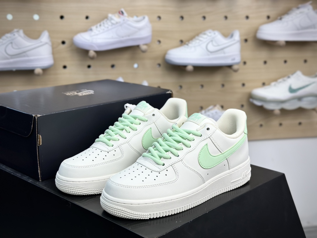 200 耐克Nike Air Force 1’07 Low”Beige White/Vanilla Green”空军一号板鞋“皮革米白香草绿”CQ5059-223