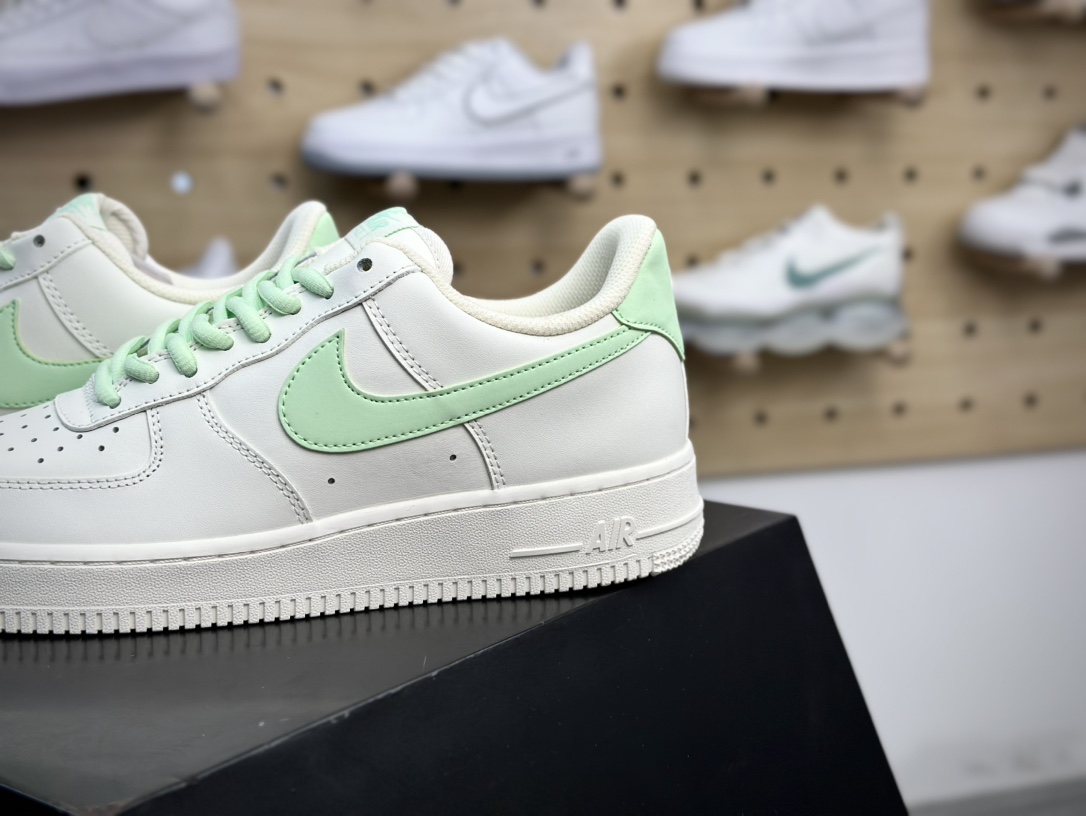 200 耐克Nike Air Force 1’07 Low”Beige White/Vanilla Green”空军一号板鞋“皮革米白香草绿”CQ5059-223