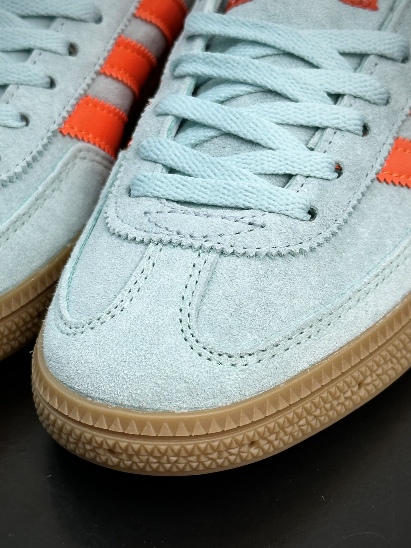 200 阿迪达斯Adidas Originals Handball SPZL 手球运动员板鞋“翻毛浅绿亮橙生胶底”IH5374