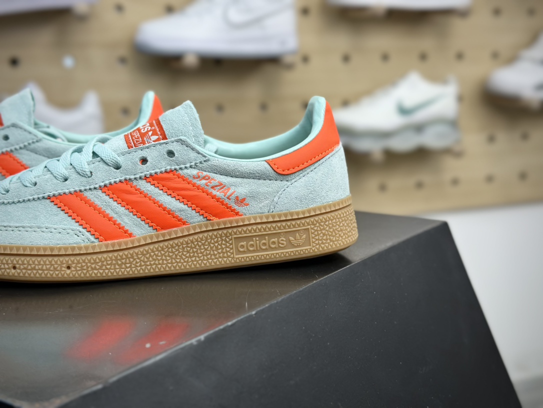 200 阿迪达斯Adidas Originals Handball SPZL 手球运动员板鞋“翻毛浅绿亮橙生胶底”IH5374