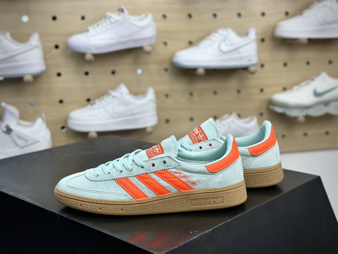 200 阿迪达斯Adidas Originals Handball SPZL 手球运动员板鞋“翻毛浅绿亮橙生胶底”IH5374