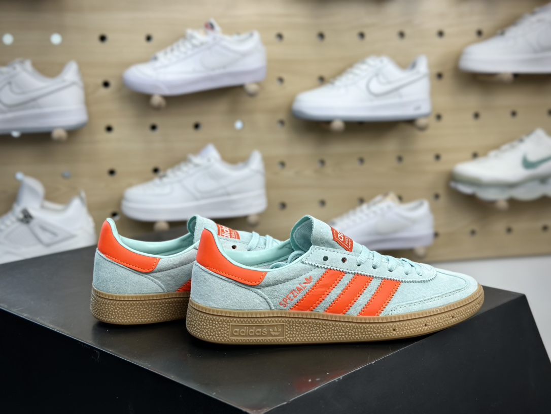 200 阿迪达斯Adidas Originals Handball SPZL 手球运动员板鞋“翻毛浅绿亮橙生胶底”IH5374