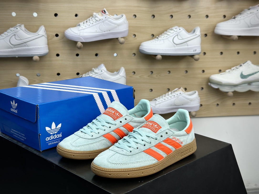 200 阿迪达斯Adidas Originals Handball SPZL 手球运动员板鞋“翻毛浅绿亮橙生胶底”IH5374