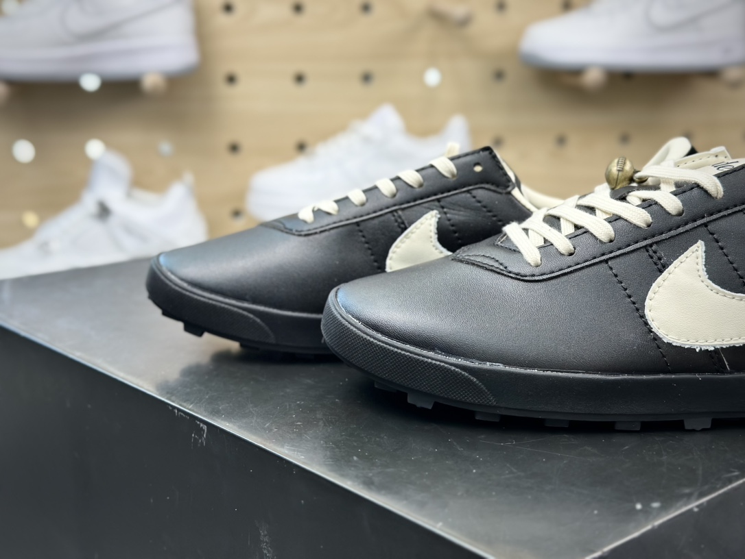 200  Nike Astro Grabber SP”Black Coconut Milk”宇宙掠夺者系列低帮运动鞋“联名黑奶白配饰”FJ9821-001