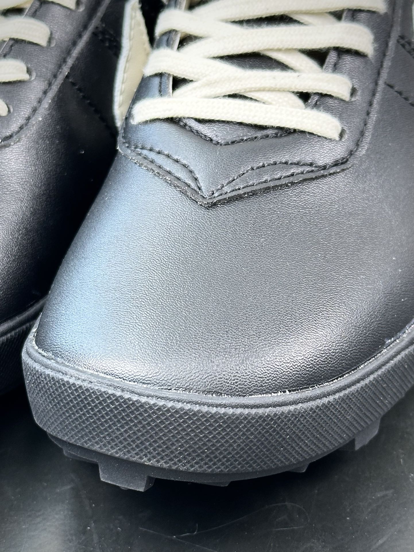 200  Nike Astro Grabber SP”Black Coconut Milk”宇宙掠夺者系列低帮运动鞋“联名黑奶白配饰”FJ9821-001