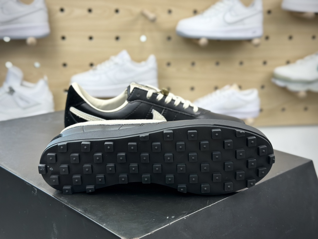 200  Nike Astro Grabber SP”Black Coconut Milk”宇宙掠夺者系列低帮运动鞋“联名黑奶白配饰”FJ9821-001