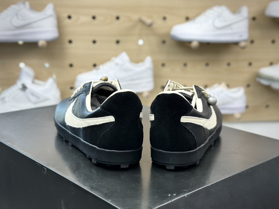 200  Nike Astro Grabber SP”Black Coconut Milk”宇宙掠夺者系列低帮运动鞋“联名黑奶白配饰”FJ9821-001
