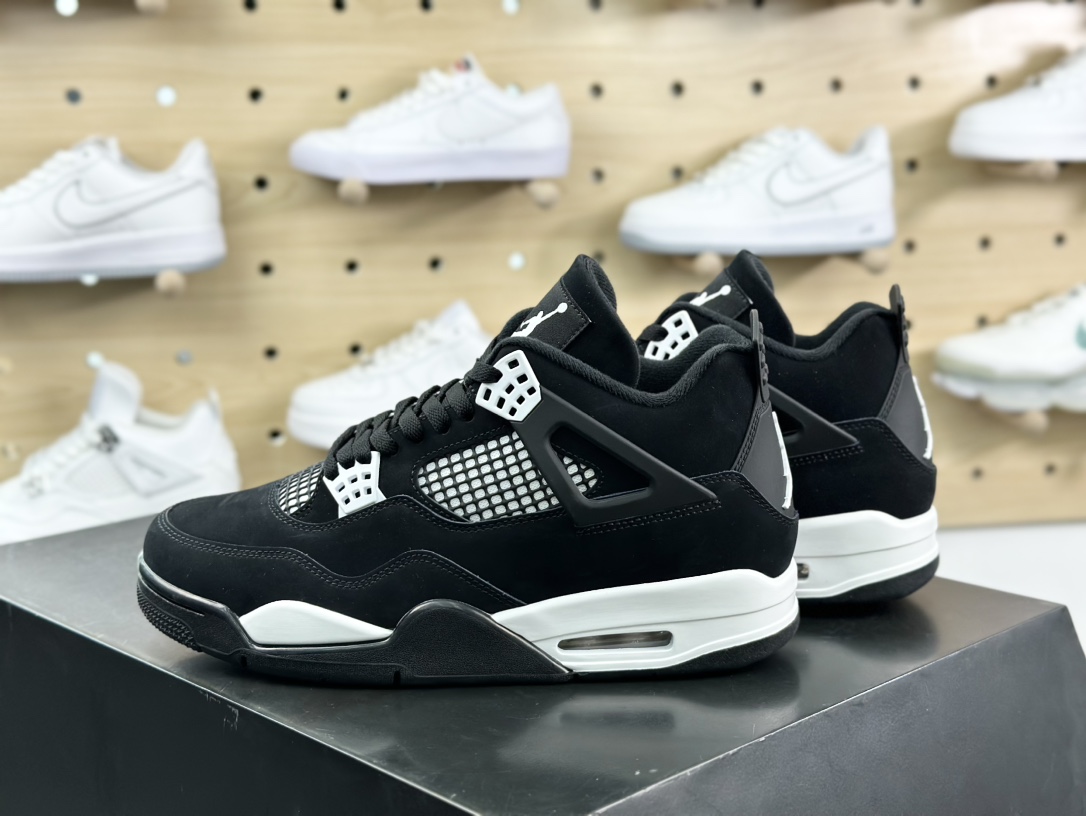 耐克Nike Air Jordan 4 Retro”Black White/Panda”迈克尔·乔丹AJ4代中帮篮球鞋“磨砂黑白熊猫”FQ8138-001