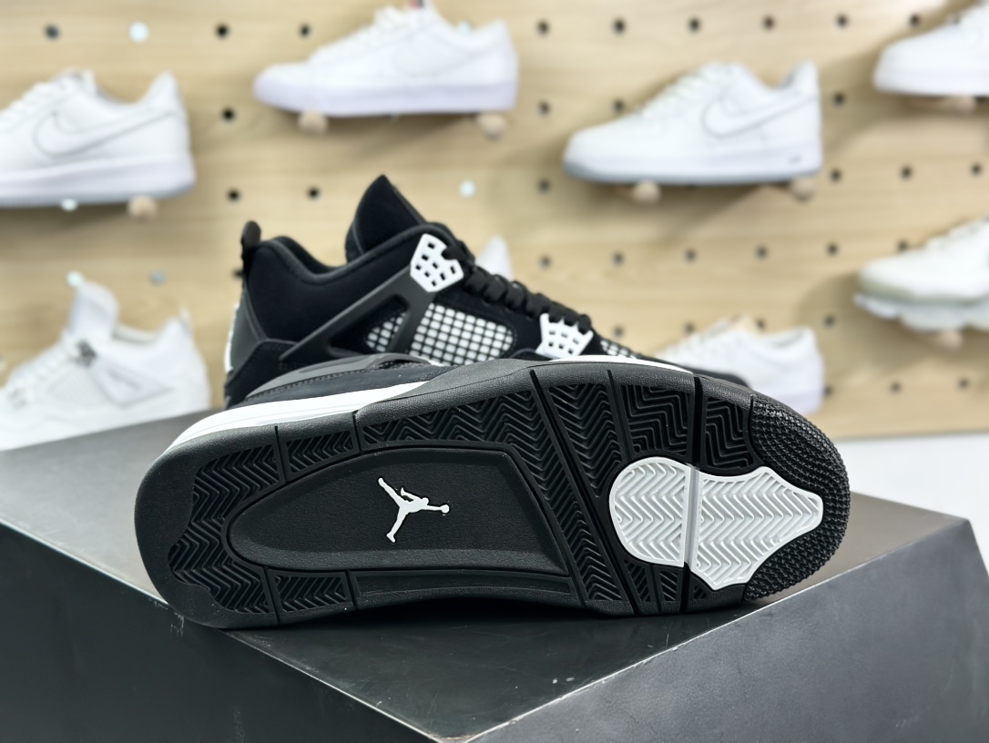 耐克Nike Air Jordan 4 Retro”Black White/Panda”迈克尔·乔丹AJ4代中帮篮球鞋“磨砂黑白熊猫”FQ8138-001