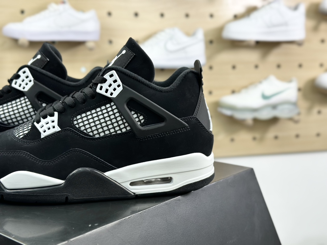 耐克Nike Air Jordan 4 Retro”Black White/Panda”迈克尔·乔丹AJ4代中帮篮球鞋“磨砂黑白熊猫”FQ8138-001