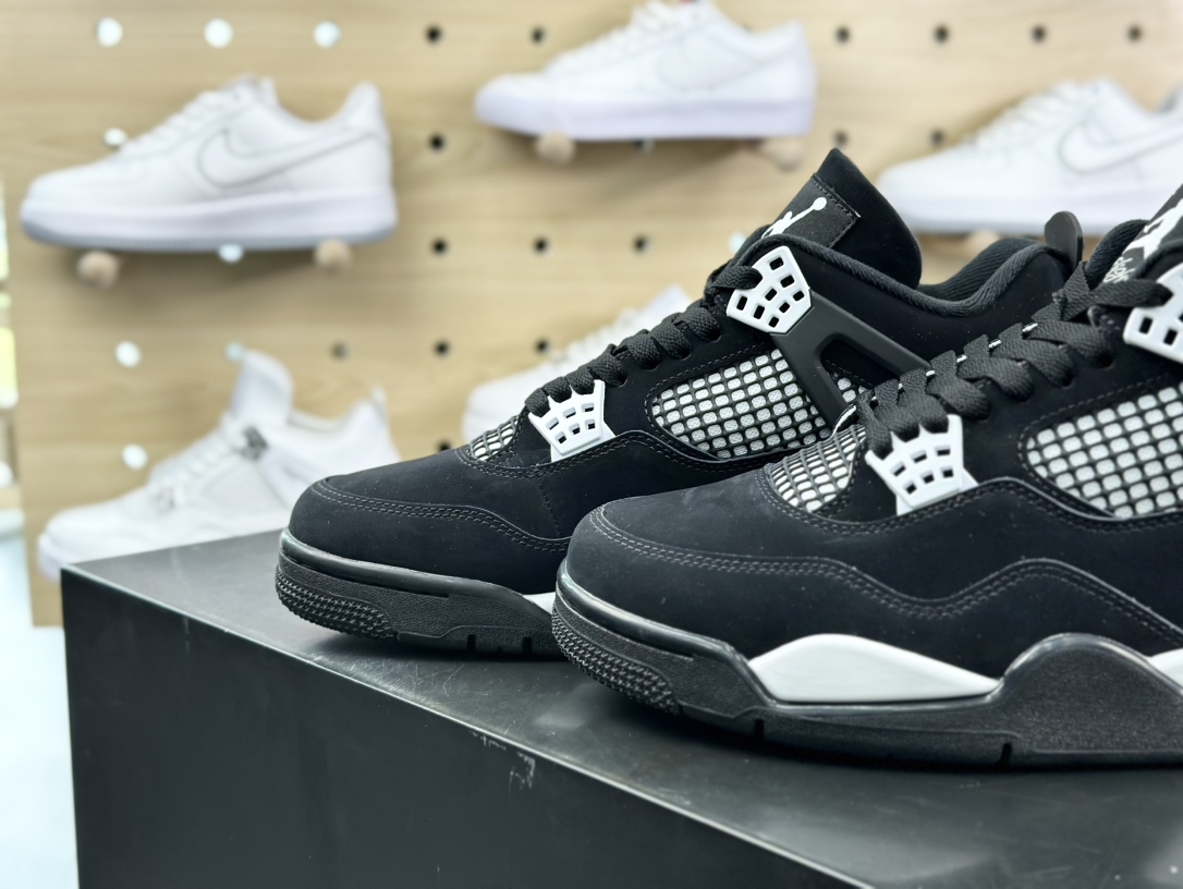 耐克Nike Air Jordan 4 Retro”Black White/Panda”迈克尔·乔丹AJ4代中帮篮球鞋“磨砂黑白熊猫”FQ8138-001