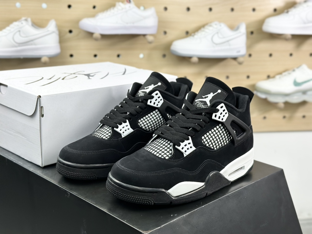 耐克Nike Air Jordan 4 Retro”Black White/Panda”迈克尔·乔丹AJ4代中帮篮球鞋“磨砂黑白熊猫”FQ8138-001