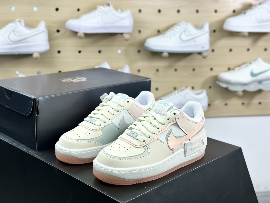 耐克Nike WMNS Air Force 1 Shadow”Crimson Tint”空军一号板鞋”皮革椰奶色浅红双钩”DZ1847-105