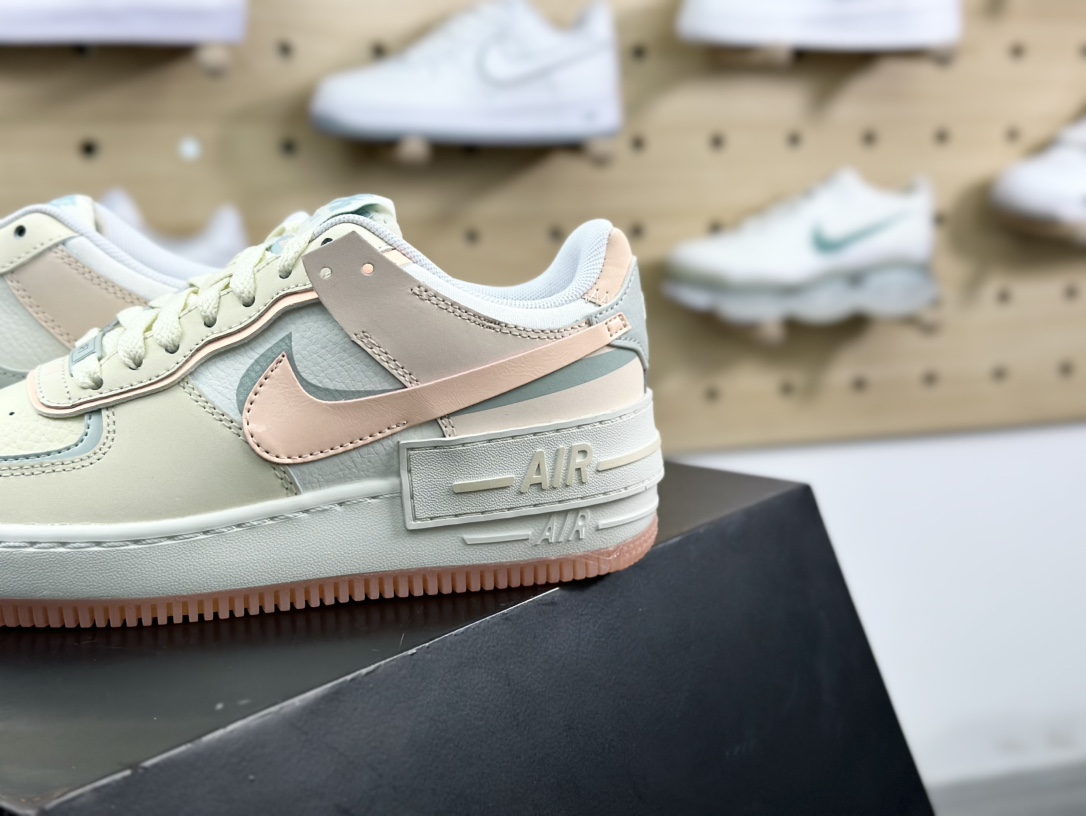 耐克Nike WMNS Air Force 1 Shadow”Crimson Tint”空军一号板鞋”皮革椰奶色浅红双钩”DZ1847-105