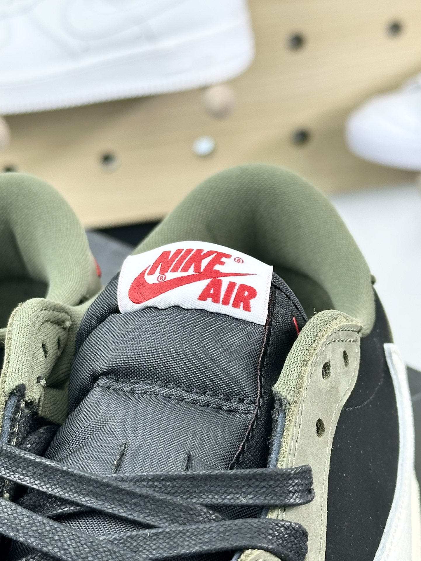 Travis Scott x Nike Air Jordan 1 Low OG”Black/Olive”AJ1乔丹一代篮球鞋“TS联名橄榄绿黑白倒钩7.0”DM7866-002