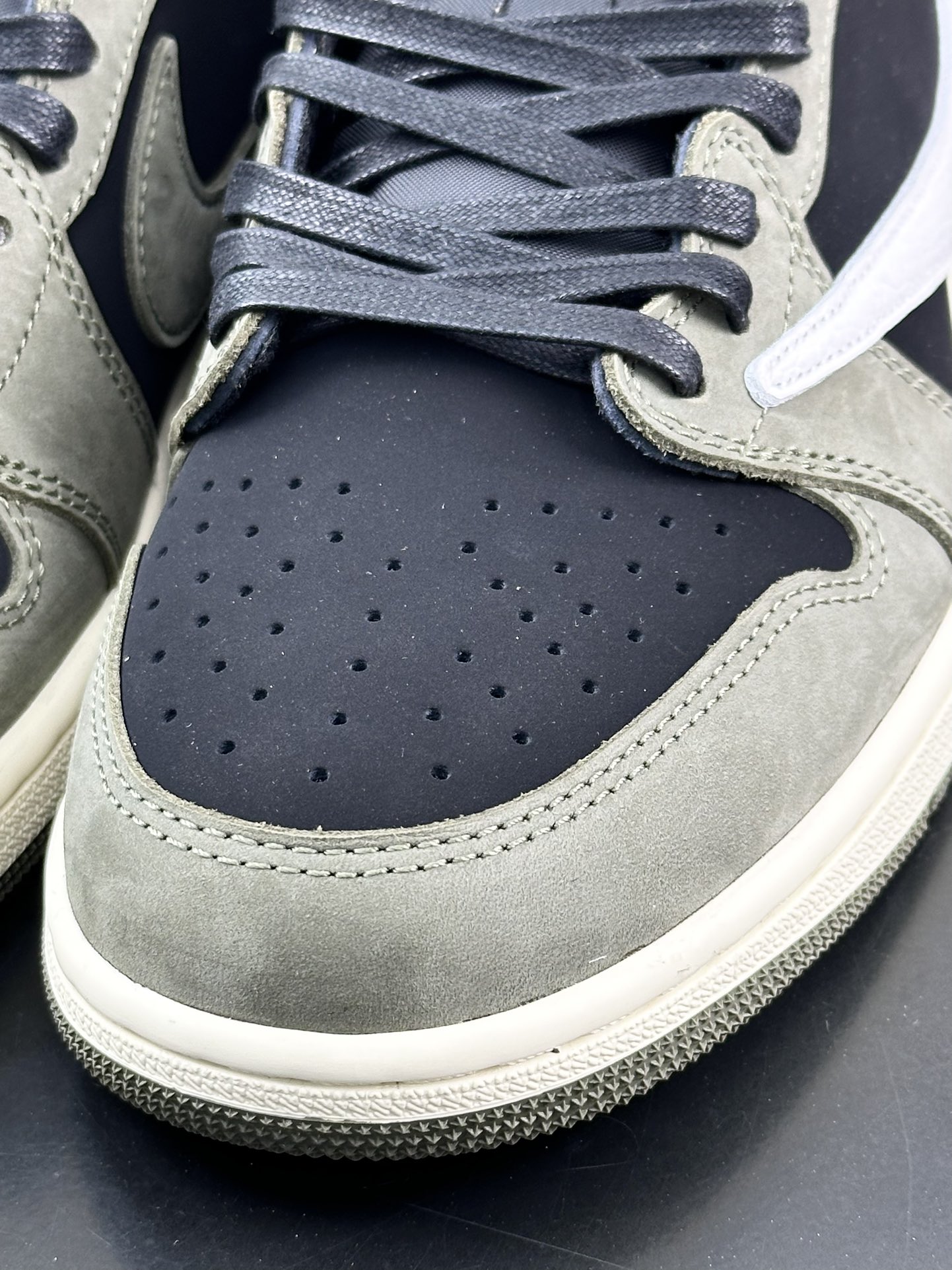 Travis Scott x Nike Air Jordan 1 Low OG”Black/Olive”AJ1乔丹一代篮球鞋“TS联名橄榄绿黑白倒钩7.0”DM7866-002