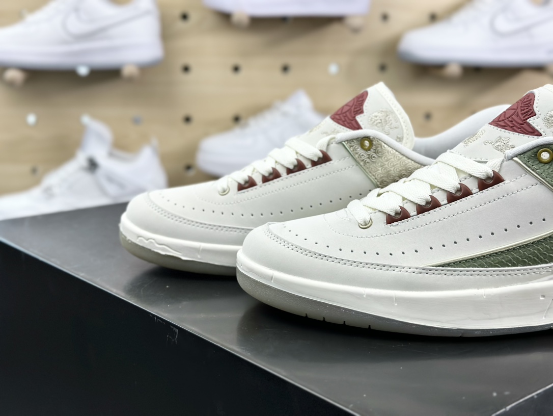 耐克Nike Air Jordan 2 Low Retro”Year of the Dragon”迈克尔·乔丹AJ2代系列低帮篮球鞋“龙鳞白绿酒红龙年”FJ6871-100