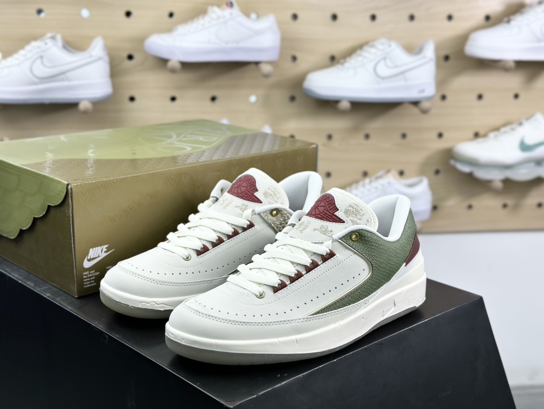 耐克Nike Air Jordan 2 Low Retro”Year of the Dragon”迈克尔·乔丹AJ2代系列低帮篮球鞋“龙鳞白绿酒红龙年”FJ6871-100