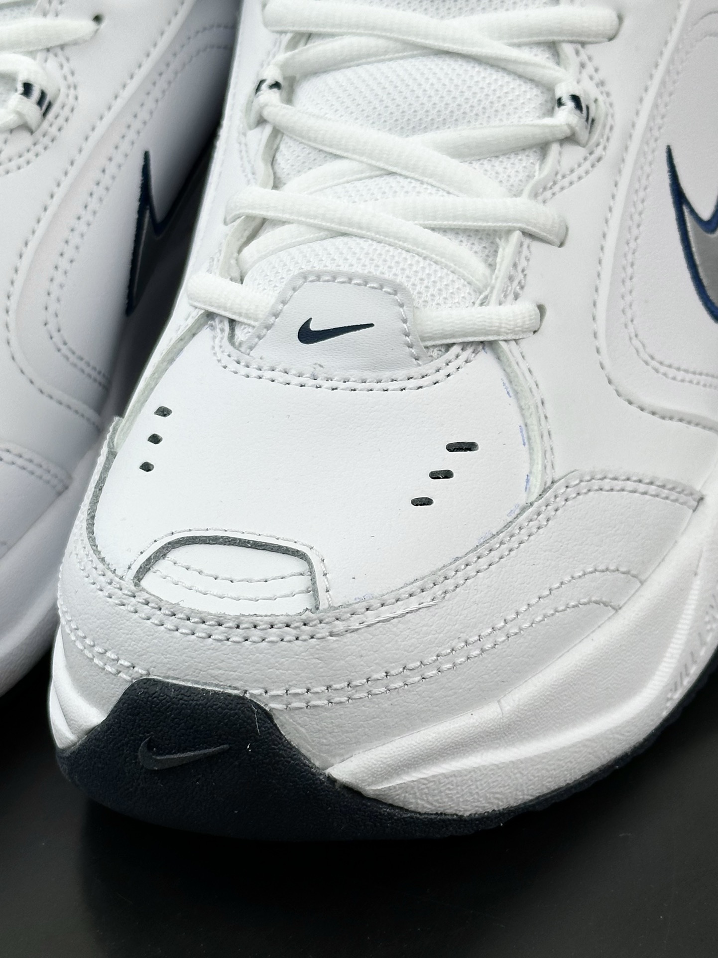 耐克Nike Air Monarch IV”White/Navy”帝王4代慢跑鞋“皮革白深蓝”415445-102