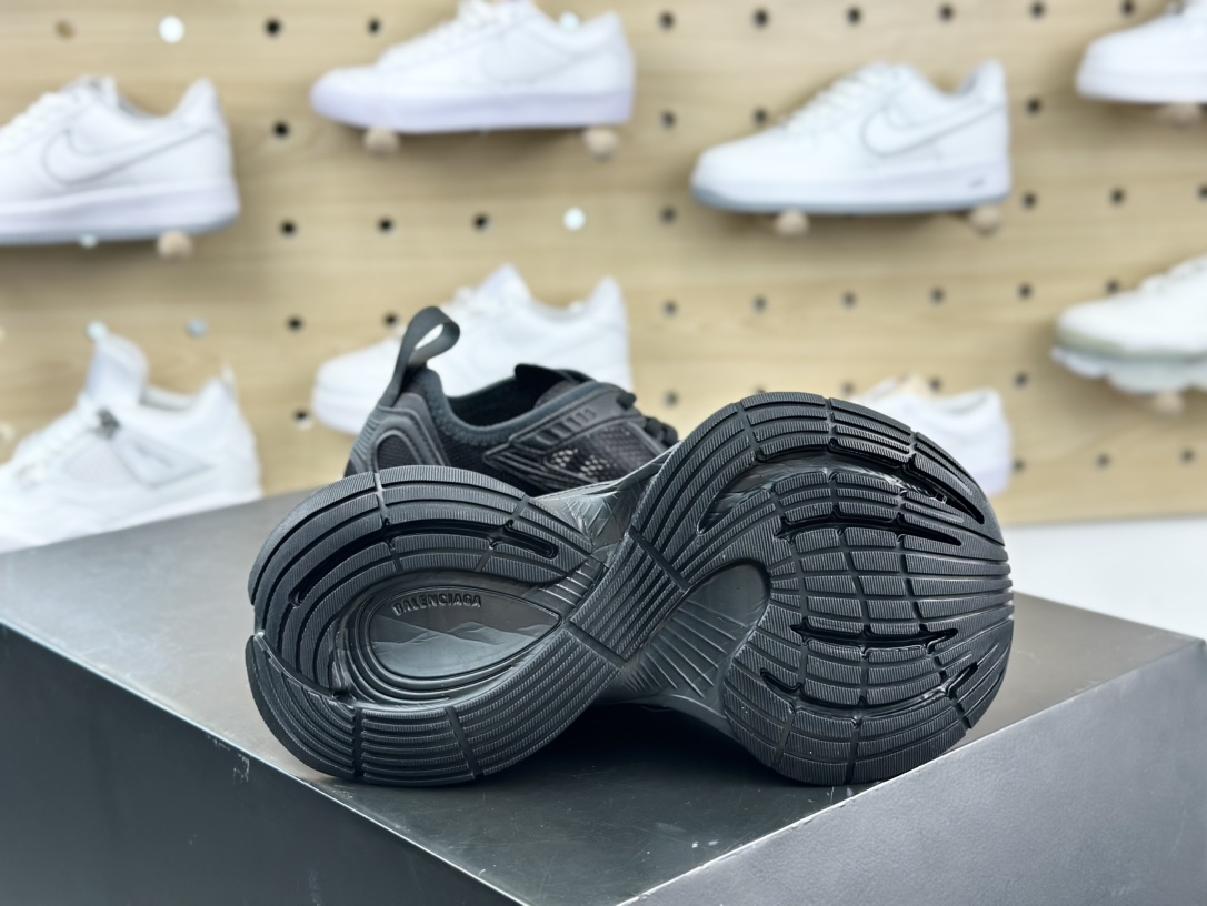 巴黎世家BALENCIAGA Circuit Sneakers 环道系列低帮慢跑鞋“网织武士黑白LOGO”793944 WFLGY 1000