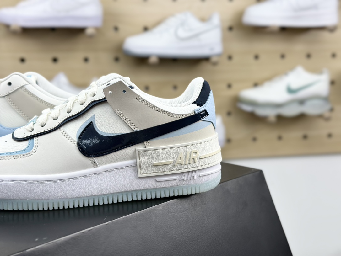 耐克Nike WMNS Air Force 1 Shadow”Glacier Blue”空军一号百搭板鞋”皮革米白冰川蓝黑双钩”DZ1847-107