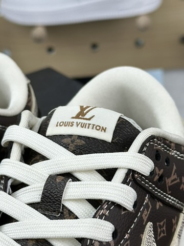 路易威登Louis Vuitton x Nike SB Dunk Low”Damier Azur/Brown/LV Monogram”扣篮板鞋“联名深棕LV老花白灰棋盘格子”SJ2068-255