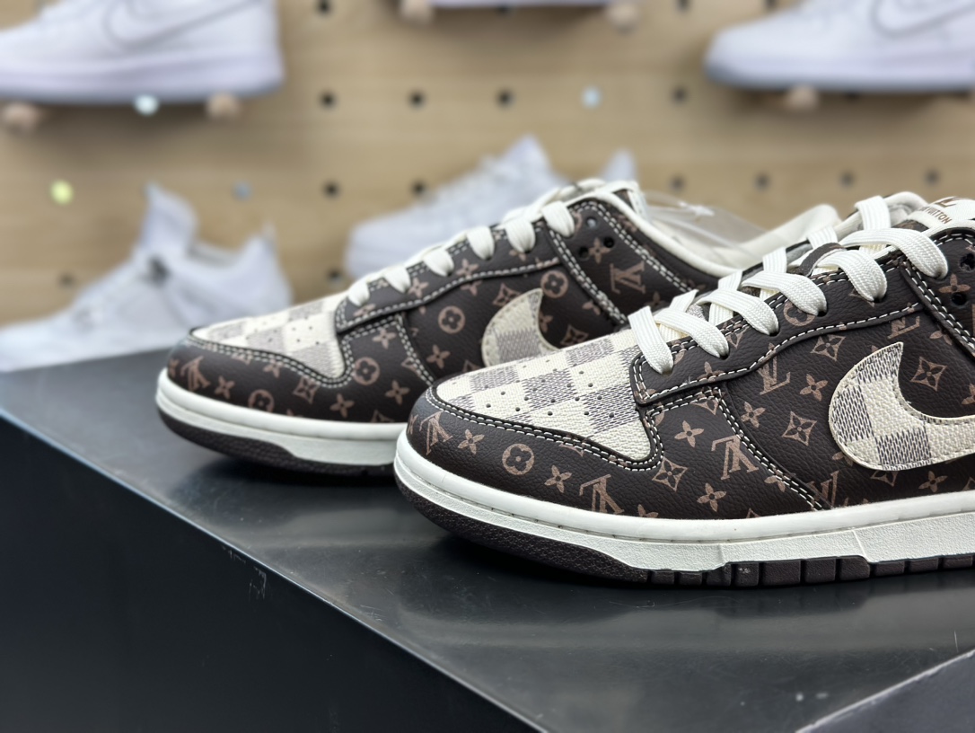 路易威登Louis Vuitton x Nike SB Dunk Low”Damier Azur/Brown/LV Monogram”扣篮板鞋“联名深棕LV老花白灰棋盘格子”SJ2068-255