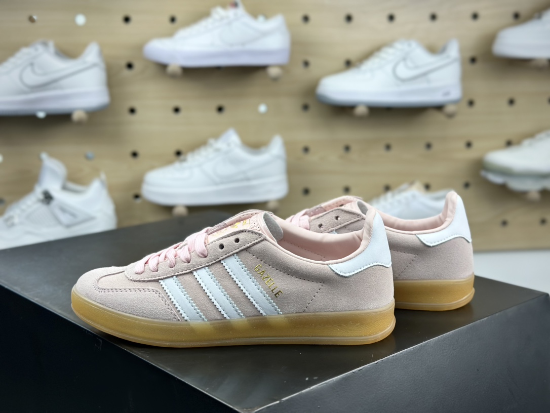 阿迪达斯Adidas Gazelle Indoor Trainers 羚羊内训系列低帮板鞋“翻毛粉色空间生胶底”IH5484