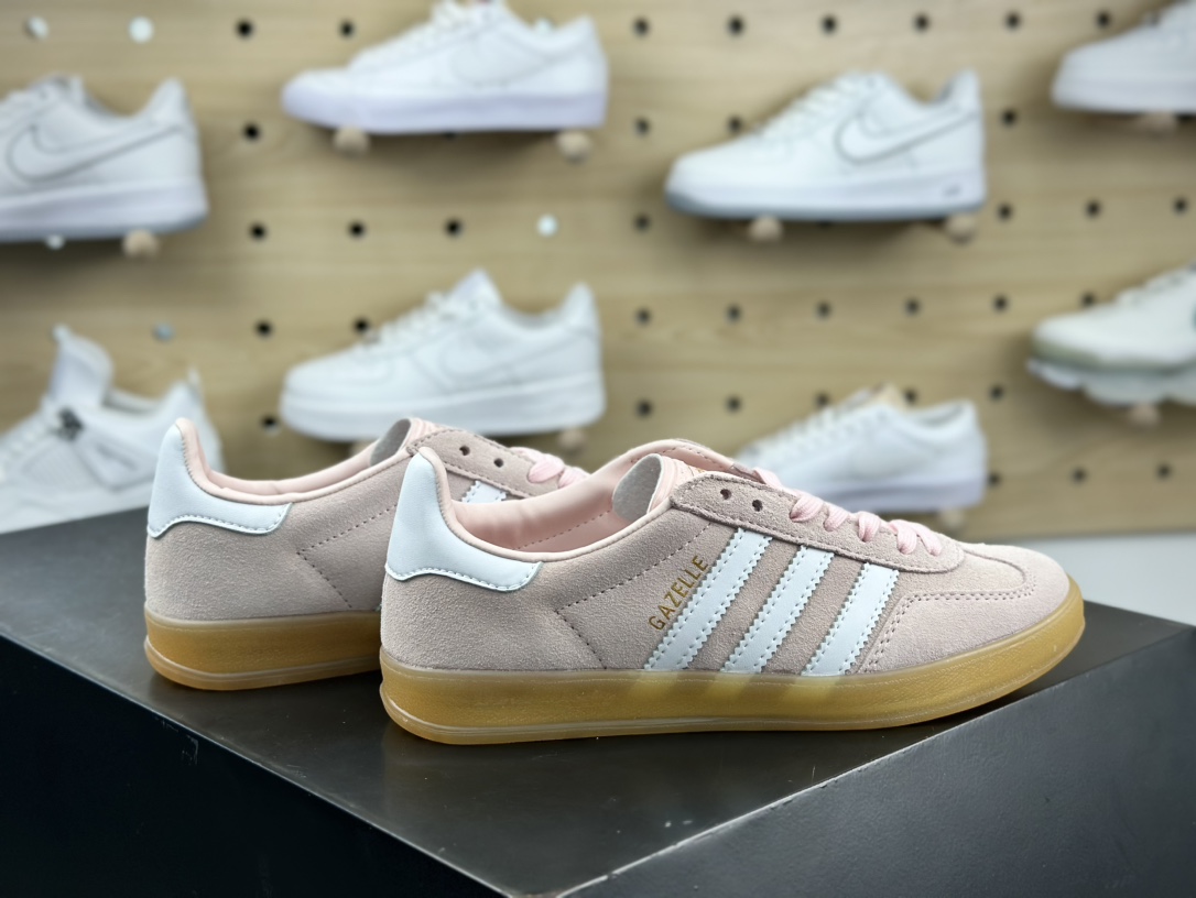 阿迪达斯Adidas Gazelle Indoor Trainers 羚羊内训系列低帮板鞋“翻毛粉色空间生胶底”IH5484