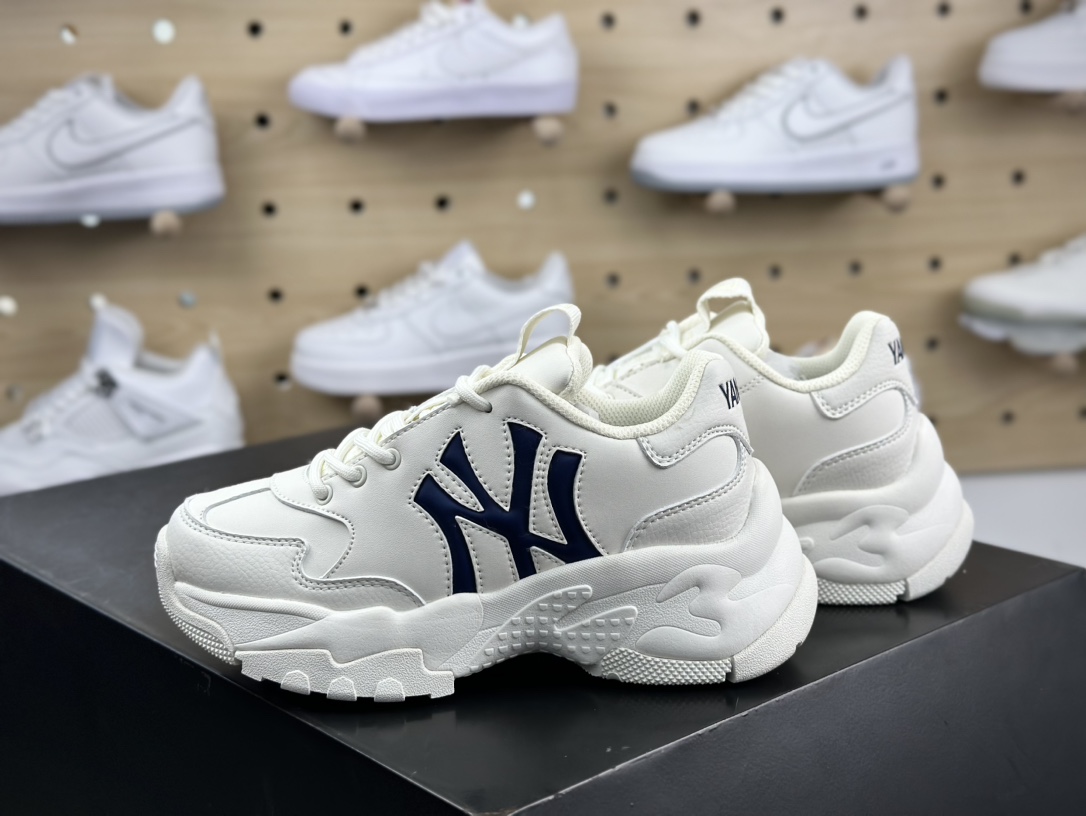 New York Yankees x MLB Big Ball Chunky MONO LT 厚底莫诺系列慢跑鞋“米白午夜蓝NY镂空LOGO”3ASHBCW3N-GP007