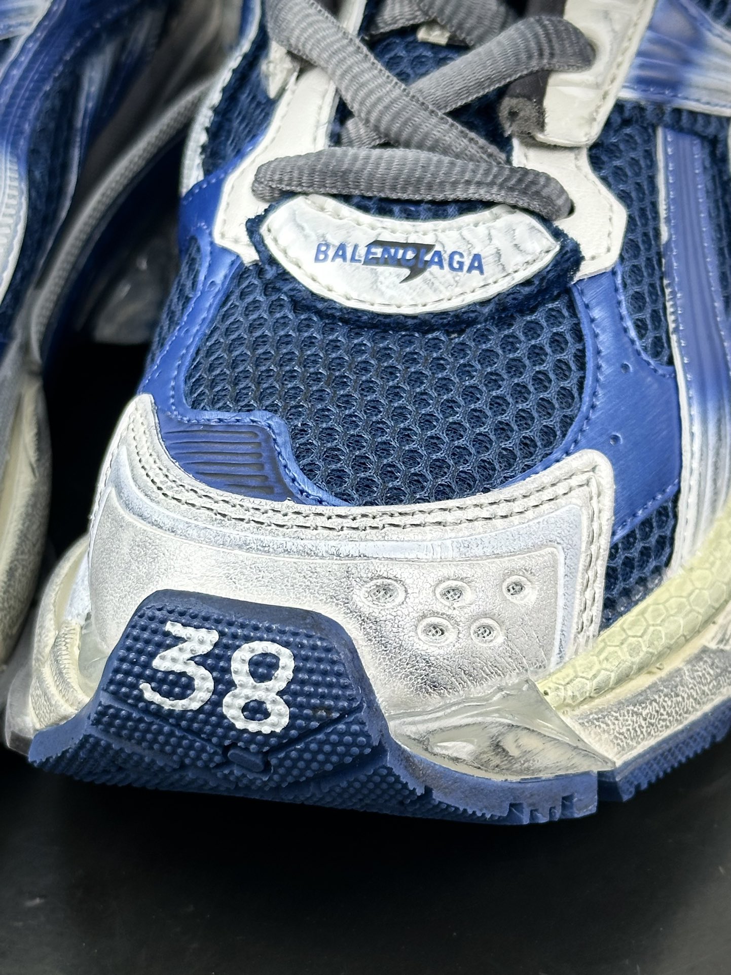 巴黎世家BALENCIAGA Runner Sneaker”Deep Blue/White”2.0慢跑鞋“2.0解构破坏白灰深蓝渐变”772767 WRUNG 2410