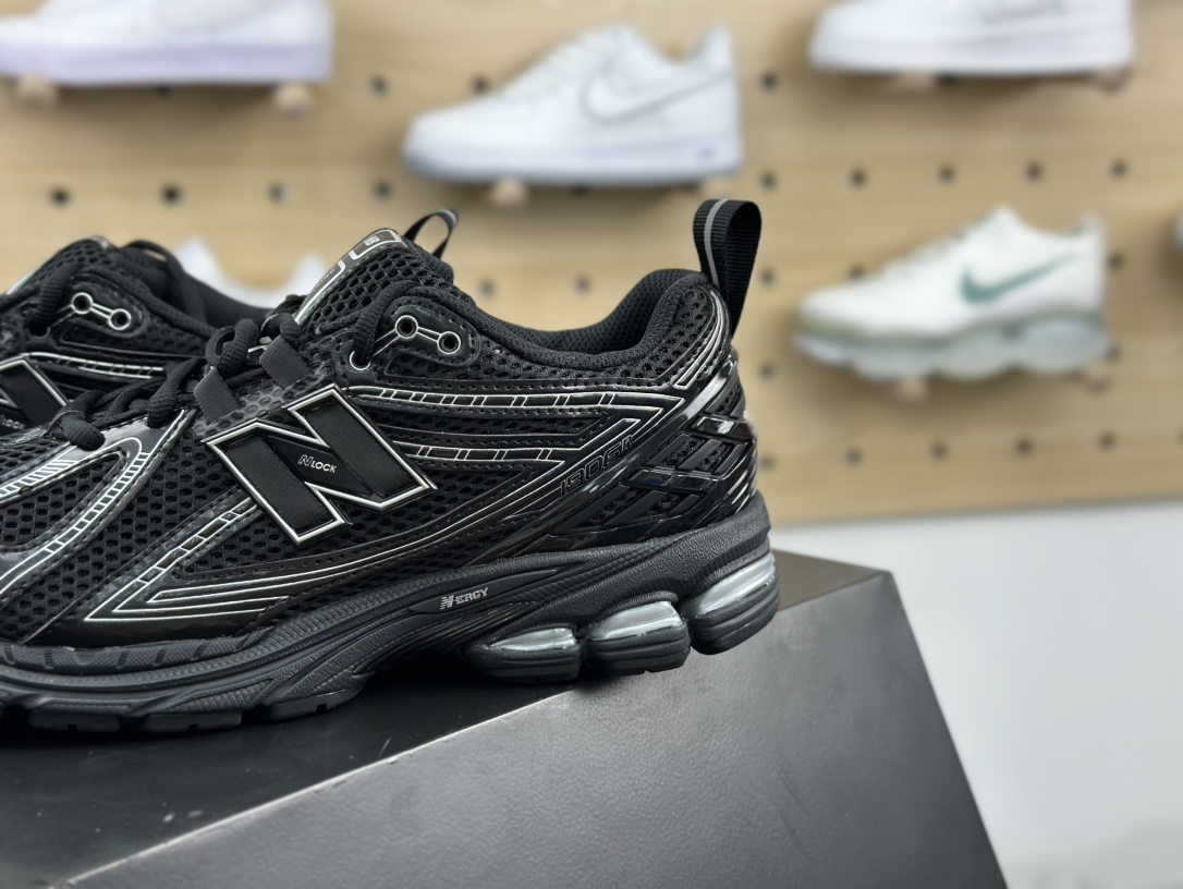 新百伦New Balance M1906R系列低帮复古老爹风休闲运动慢跑鞋“武士黑银提环”M1906RCH