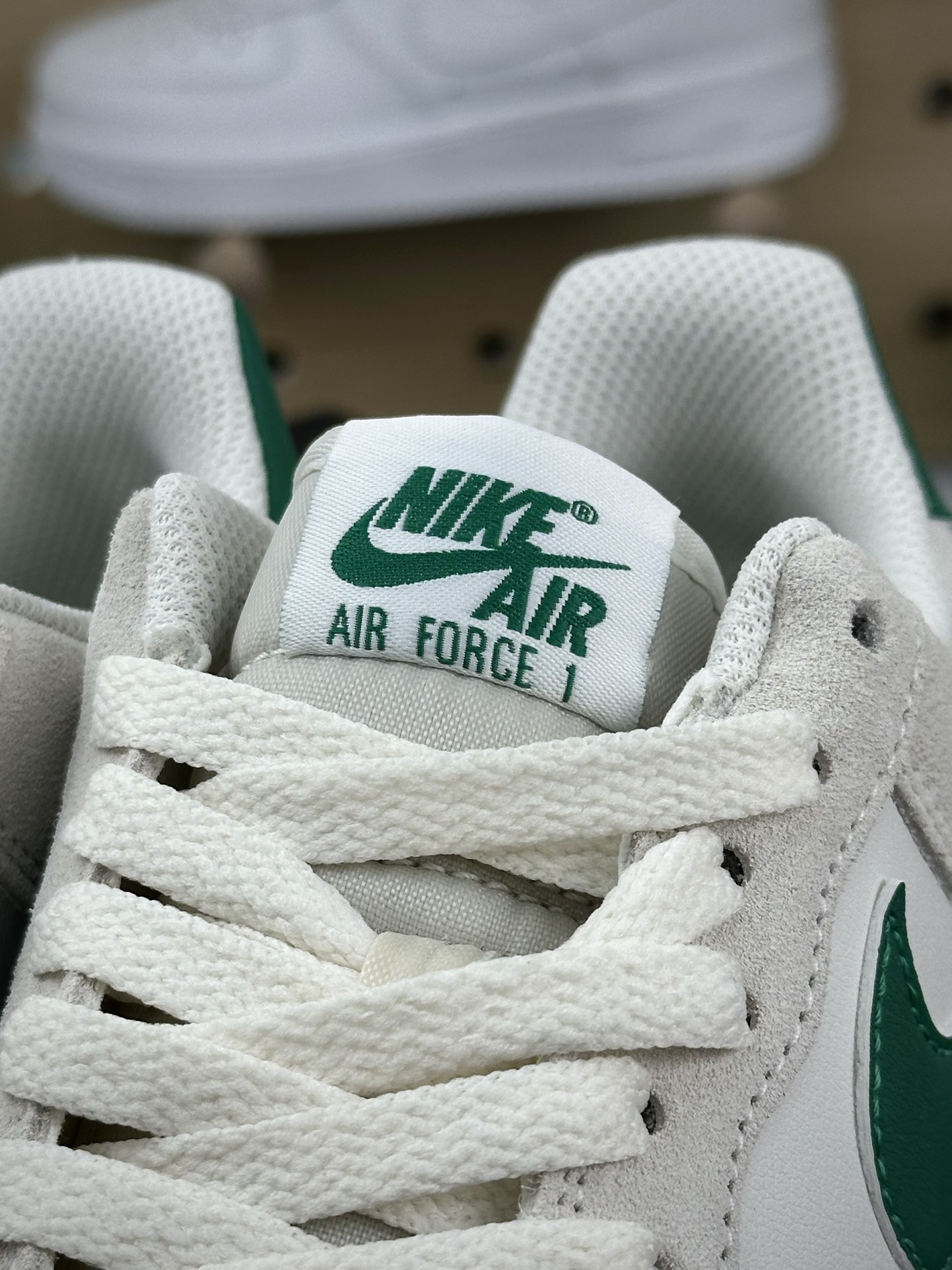 耐克Nike Wmns Air Force 1'07 Low”Phantom/Malachite”空军一号低帮板鞋“米白深绿生胶底”FQ8714-001