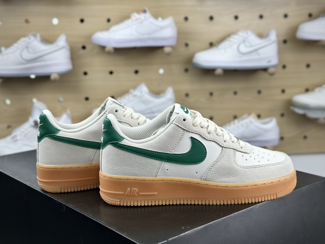 耐克Nike Wmns Air Force 1'07 Low”Phantom/Malachite”空军一号低帮板鞋“米白深绿生胶底”FQ8714-001