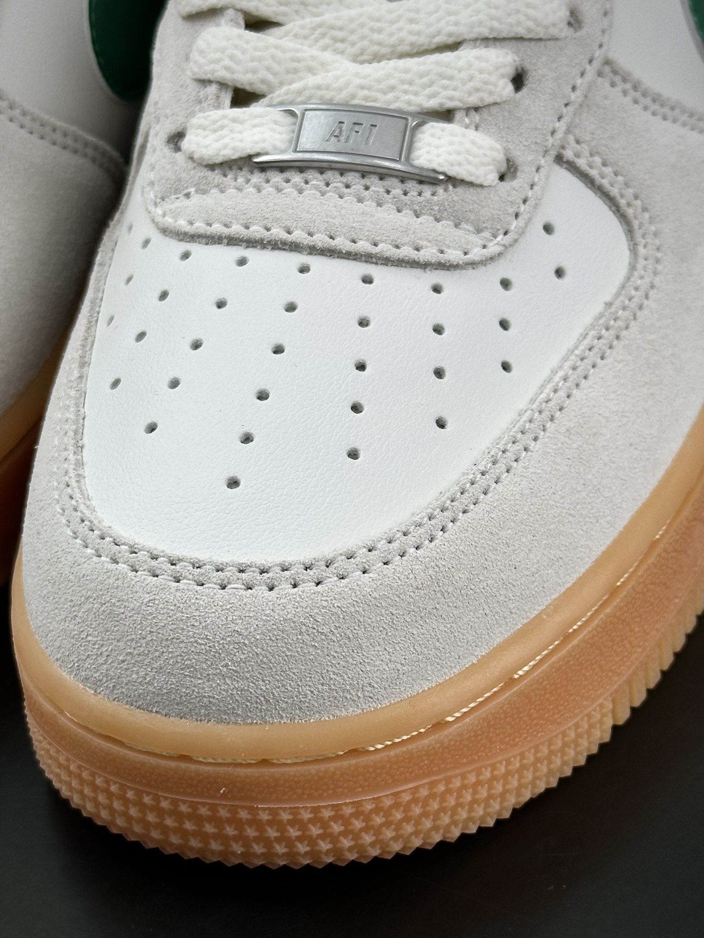 耐克Nike Wmns Air Force 1'07 Low”Phantom/Malachite”空军一号低帮板鞋“米白深绿生胶底”FQ8714-001