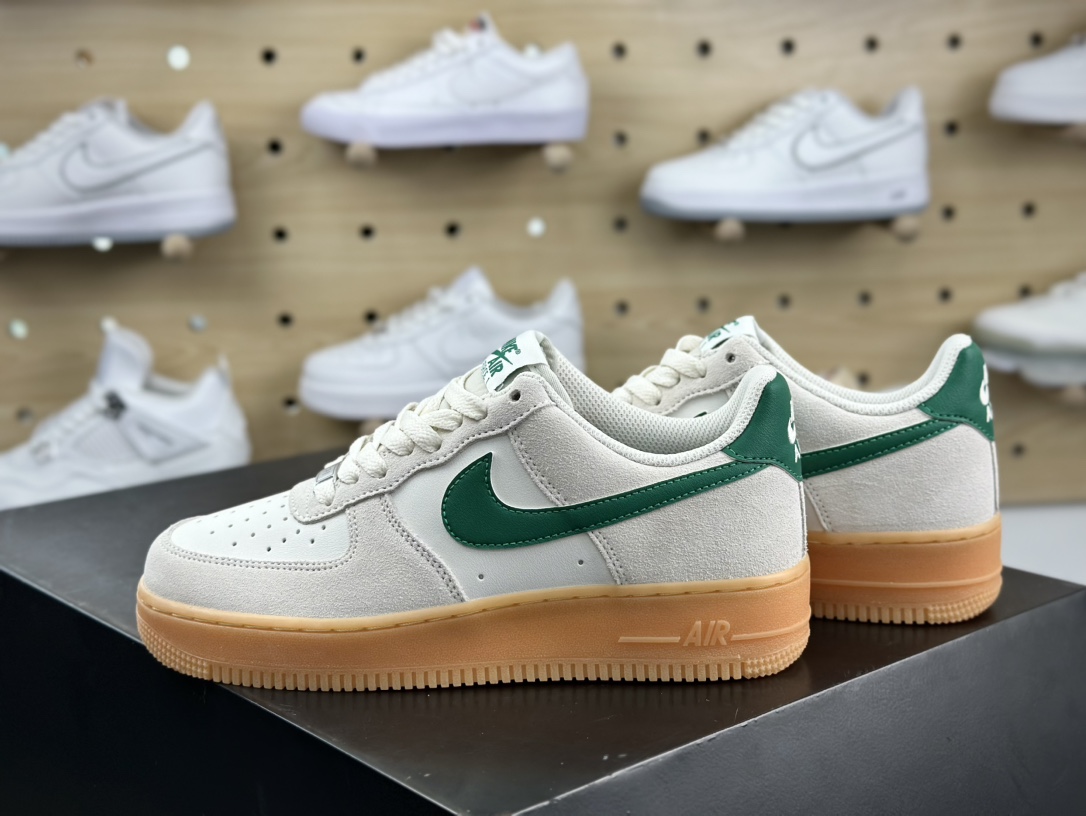 耐克Nike Wmns Air Force 1'07 Low”Phantom/Malachite”空军一号低帮板鞋“米白深绿生胶底”FQ8714-001