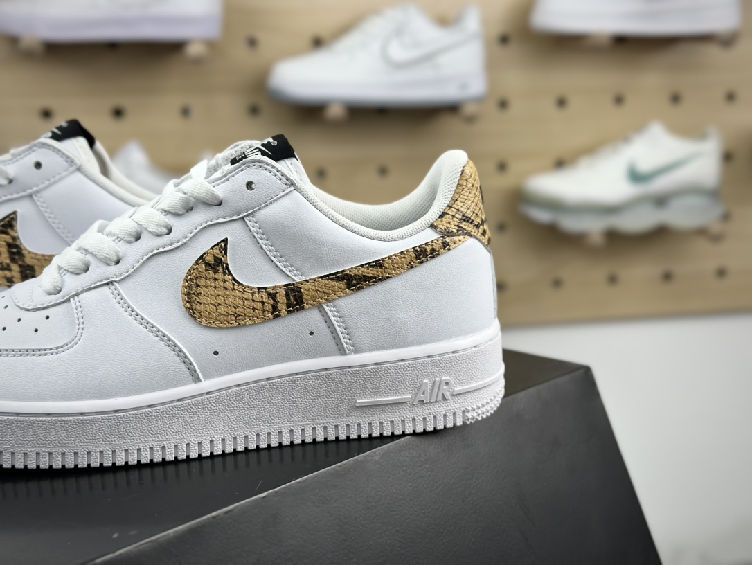 耐克Nike Air Force 1 '07 Low PRM QS”Ivory Snake”空军一号运动板鞋“皮革白黑金蟒蛇纹”AO1635-100