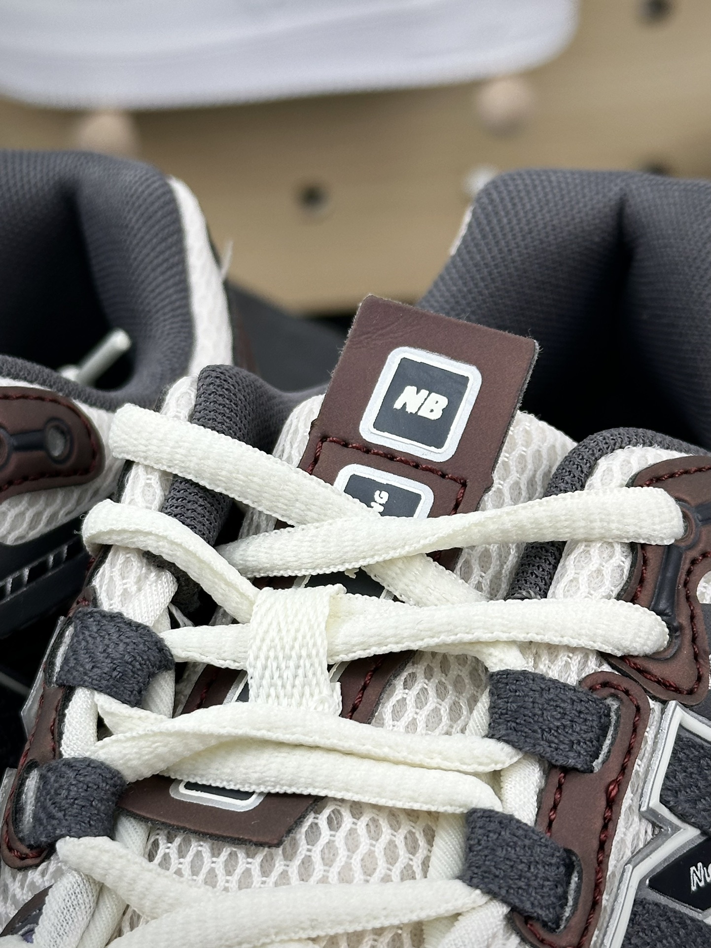 NB新百伦New Balance M1906A”Protection Pack”系列低帮慢跑鞋“解构米白褐棕深灰飘带”M1906AR